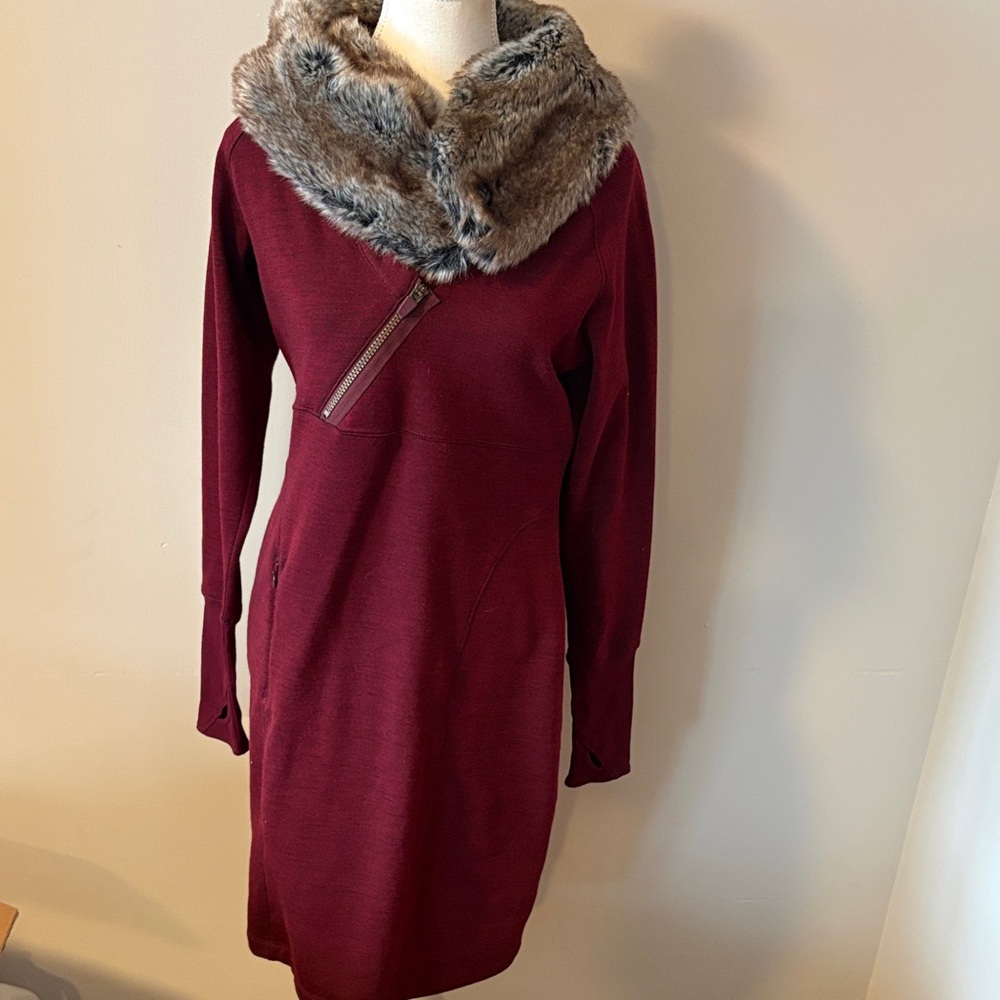 NWOT Athleta Wool Blend Burgundy Fleece Lined Dress w Faux Fur Collar. Size M
